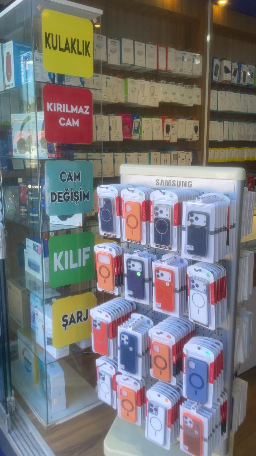 Ekol Cadde aksesuar vitrini