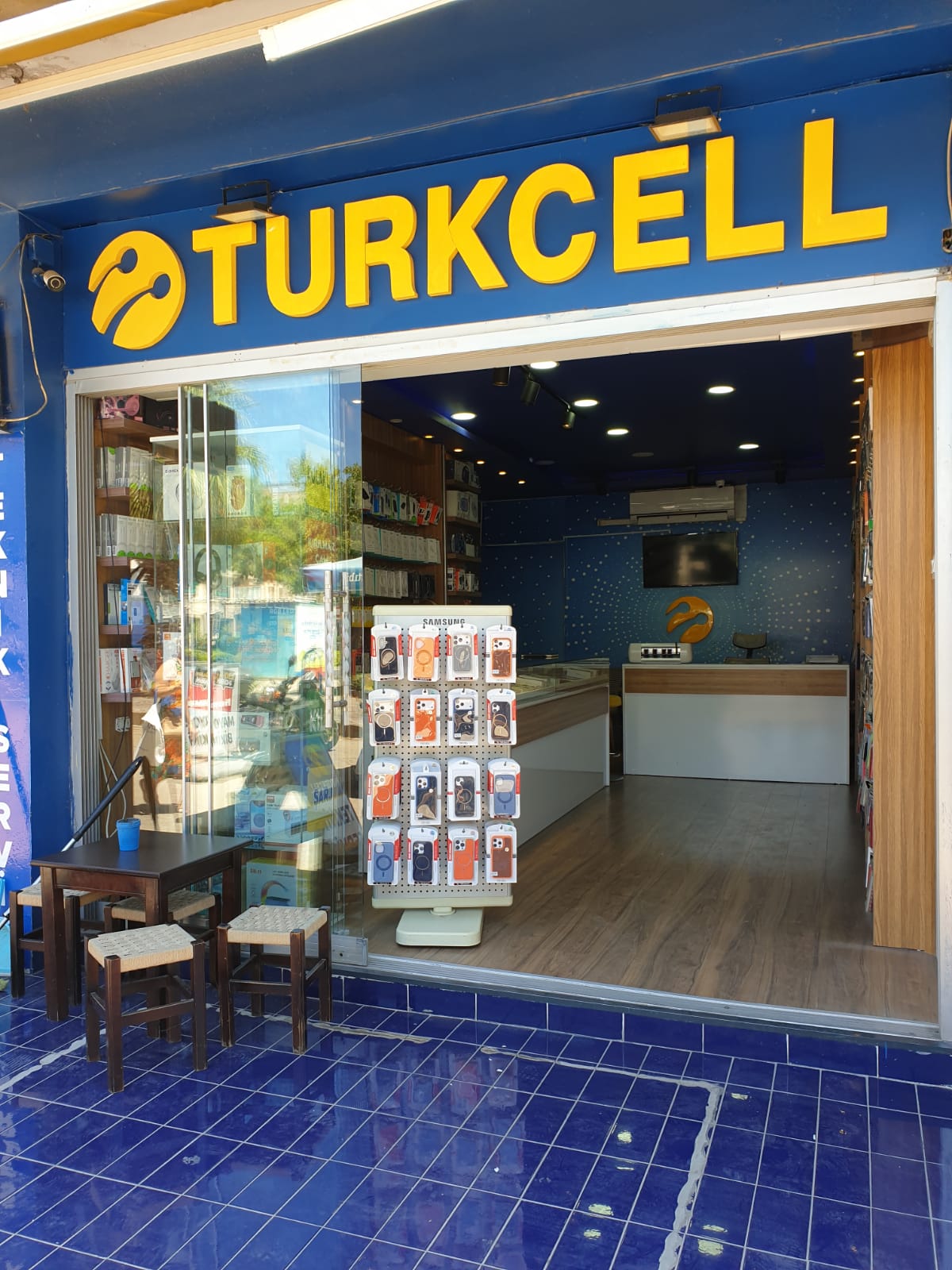 Ekol Cadde mağaza girişi — Turkcell tabelası